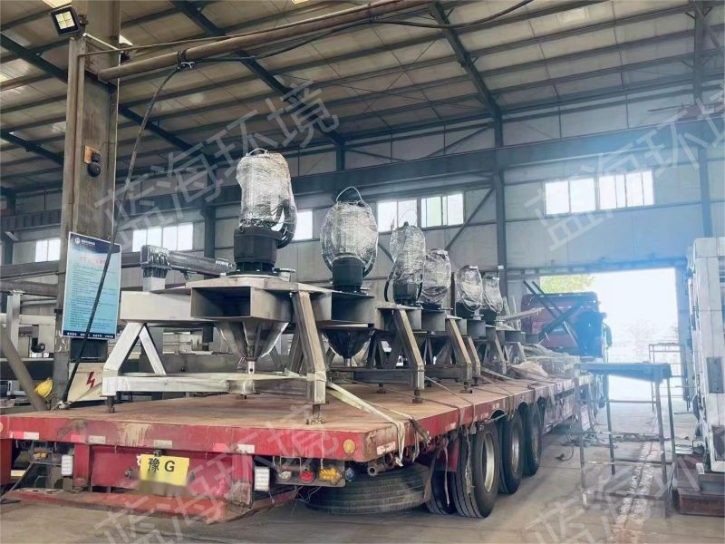 刮泥機、雙曲面攪拌機、潛水曝氣機發(fā)貨